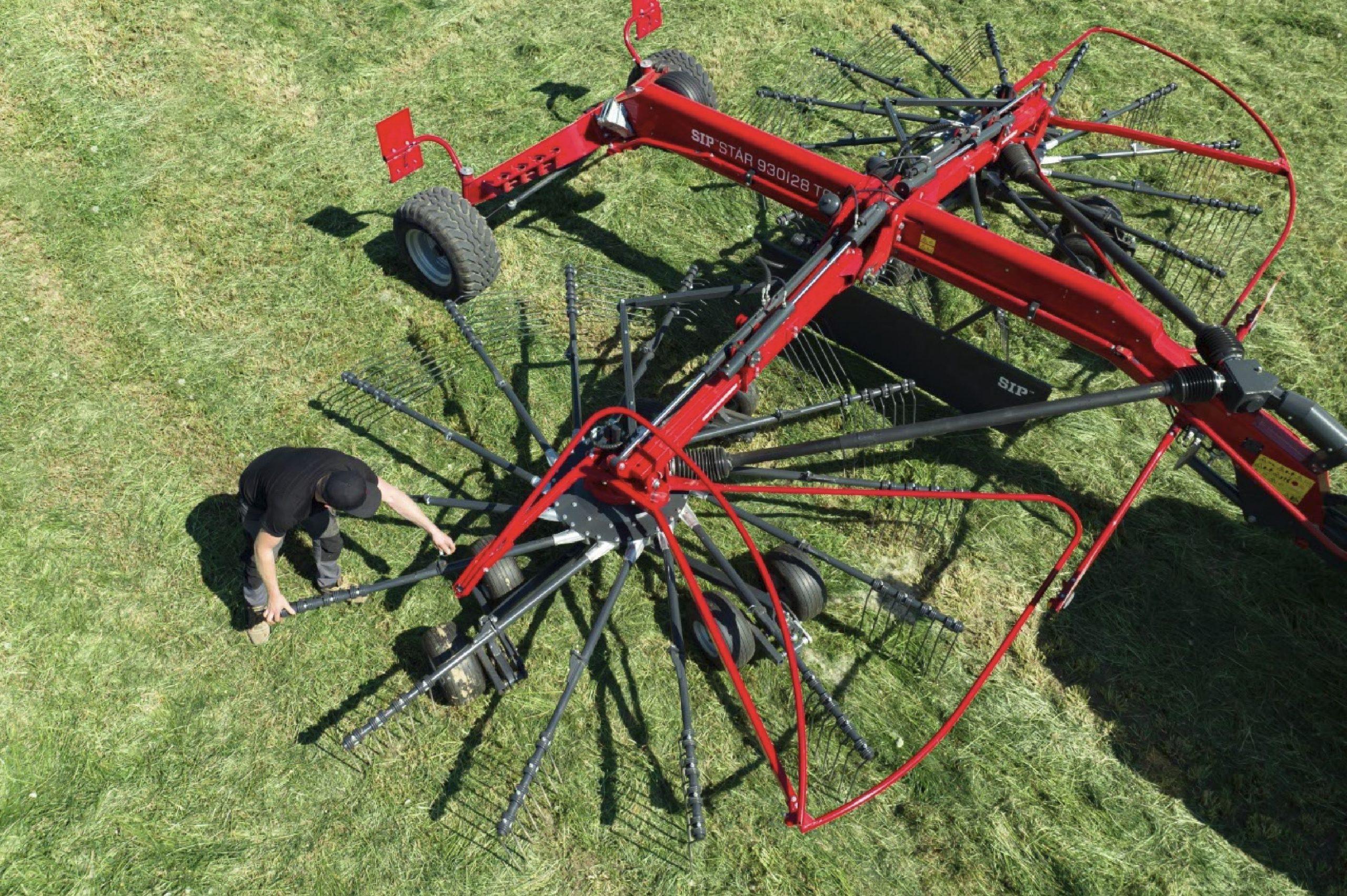 SIP rotary rake seen from above on a green field