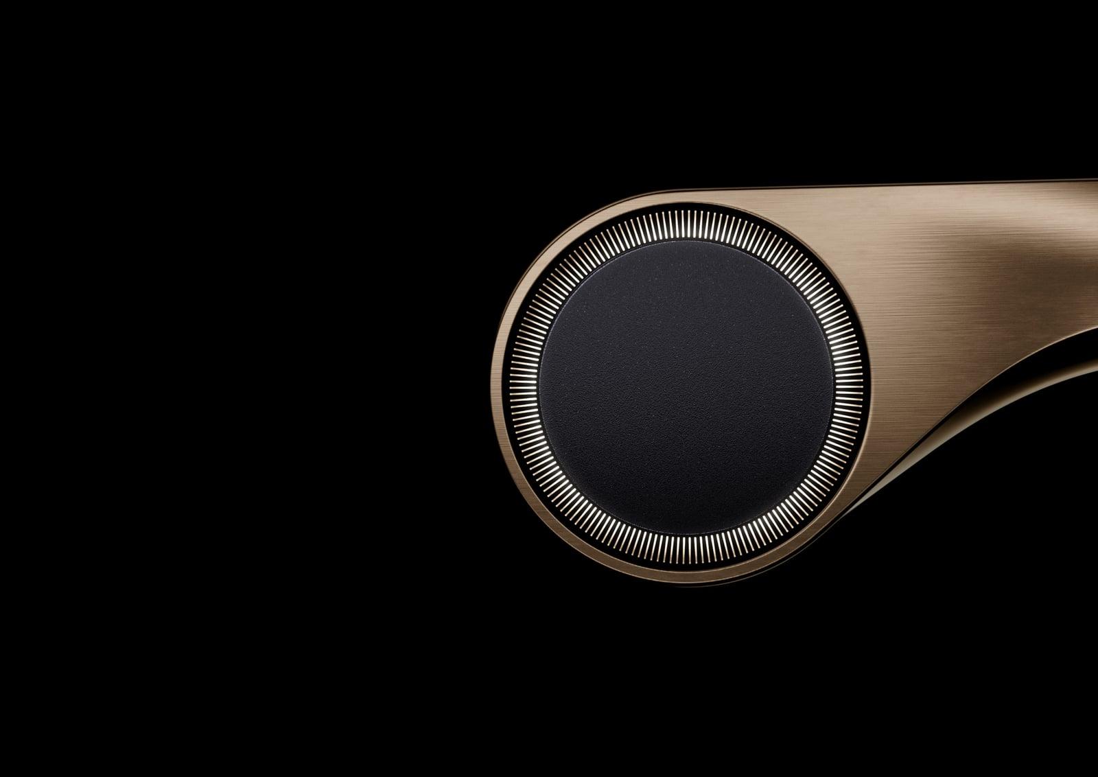 Close-up of the Magnifica rosette with its fine knurled ring